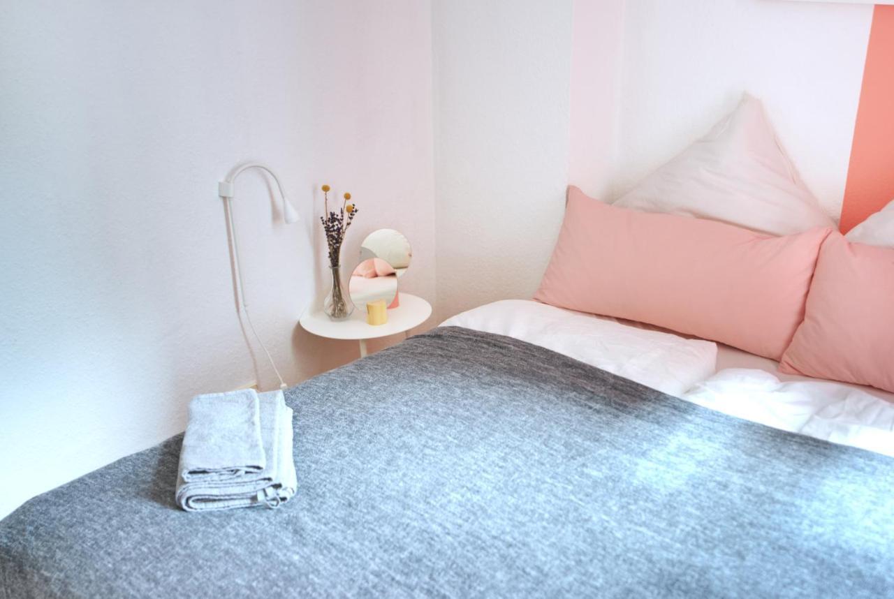Vonbehling Boutique Apartment Mit 65Zoll Tv Und Designerstuecken Halle  Εξωτερικό φωτογραφία